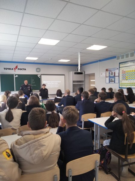 В Казачинской средней школе Шацкого района сотрудники Госавтоинспекции провели беседу о соблюдении ПДД